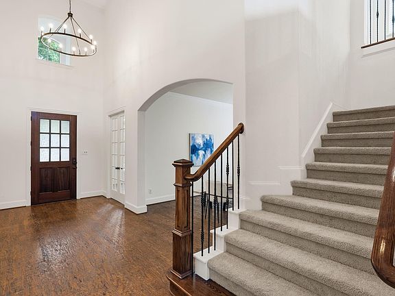 5th image of 25707 Pierrmont Ct