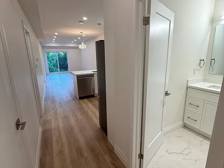 576B Guelph St — Photo 5