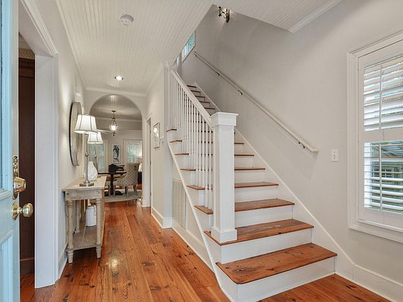 2nd image of 18 Pritchard St