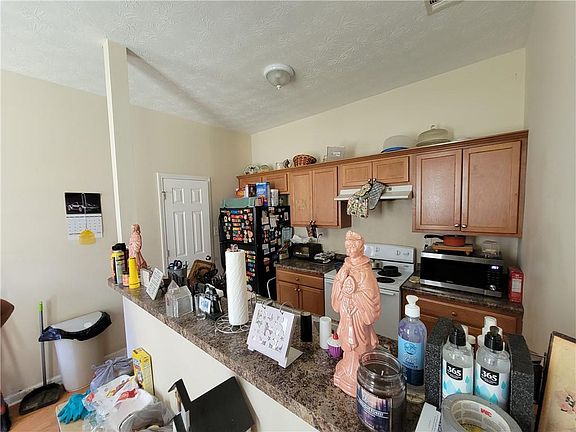 5th image of 11 Spruce St