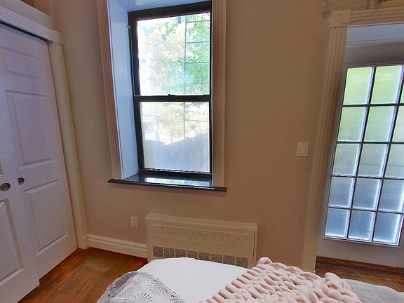 4th image of 521 E 5th St APT A
