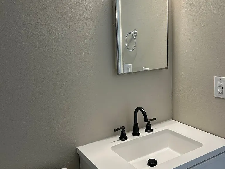 300 N Dewey St #5 — Photo 7