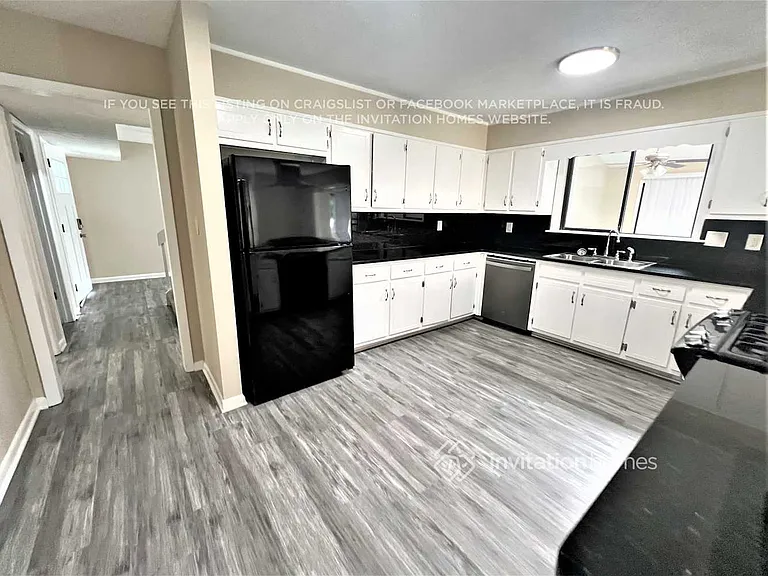 5006 Stoney Point Cir — Photo 8