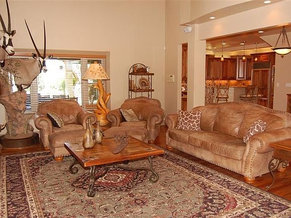 Spacious Livingroom