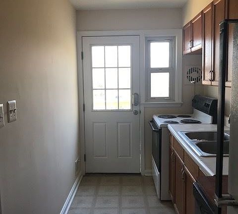 5th image of 413 Rogers Ave
