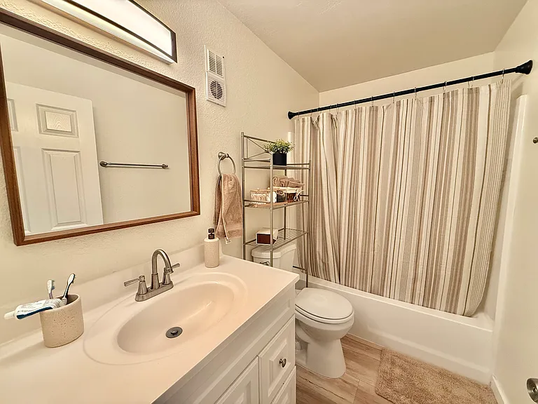 227 50th St #10 — Photo 16