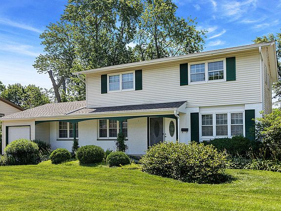 3rd image of 1043 E Pratt Dr