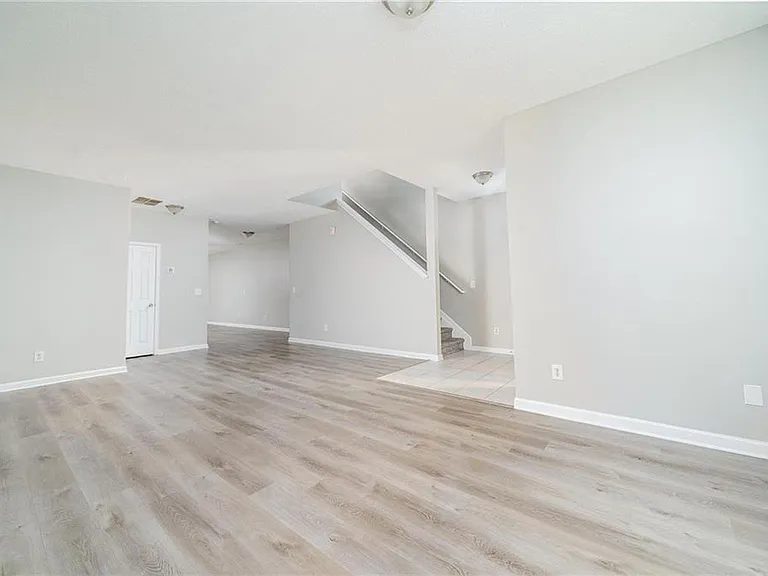 7683 Creekside Ln — Photo 4