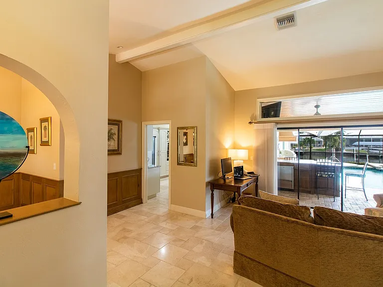 5605 SW 11th Ave — Photo 4