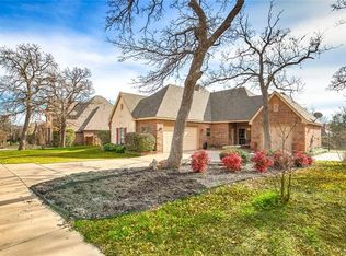 901 Bridle Path, Burleson, TX 76028