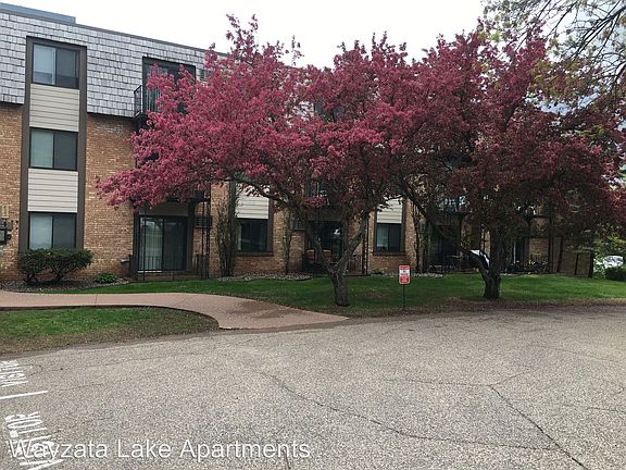 4th image of 412 Wayzata Blvd E #B2