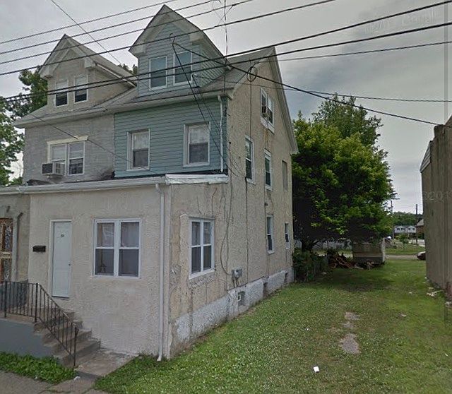 2nd image of 904 Sharon Ave