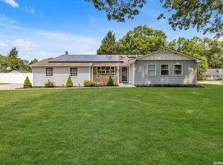 1 Rowe St, Coram, NY 11727