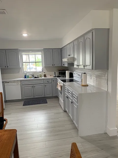 3 bed, 1428 sqft, $4,900 — Photo 2