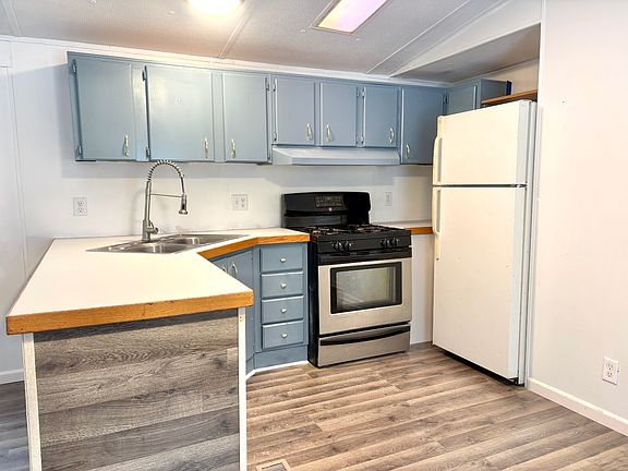 5th image of 61 Lily Ln W