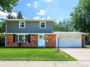 3129 Windsor Dr, Bettendorf, IA