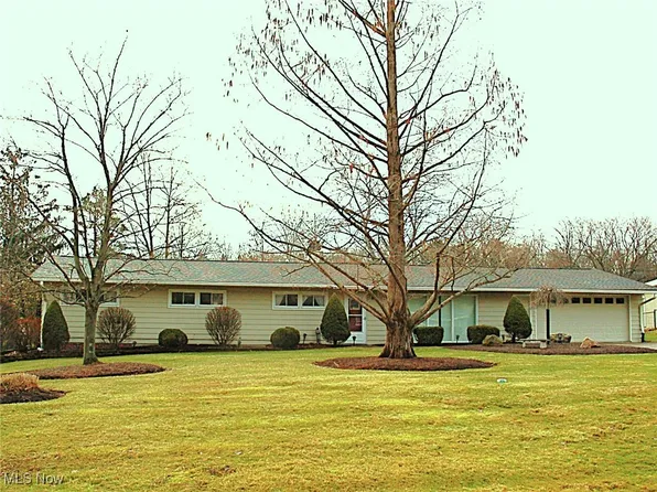 6626 Hawthorne Dr, Brecksville, OH 44141