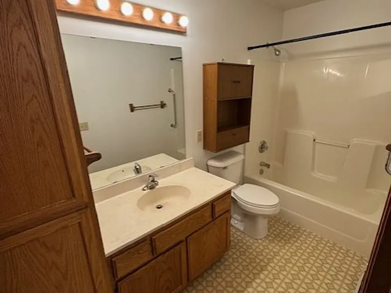 2502 Greenwood St — Photo 8