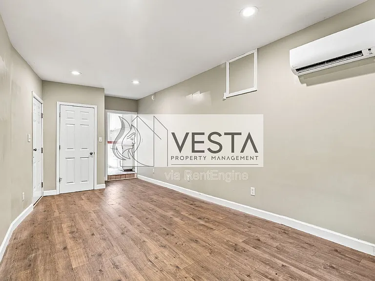 4 Farrwood Ave #8 — Photo 6