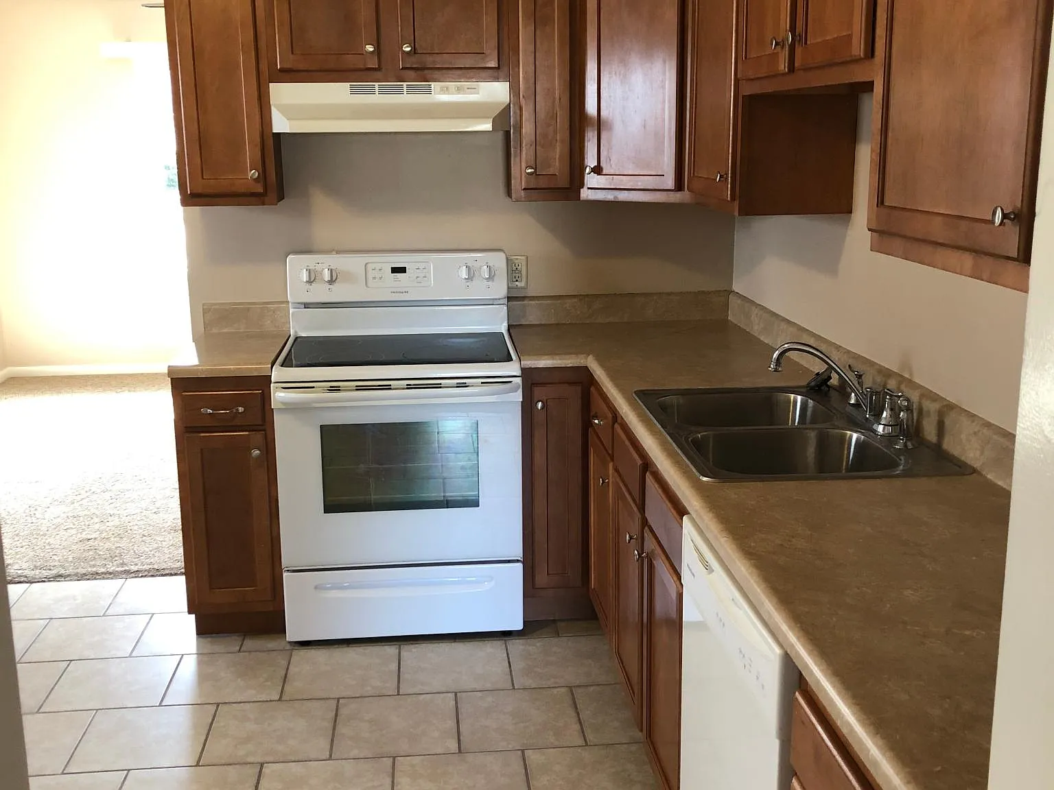 2145 E Converse St — Photo 3