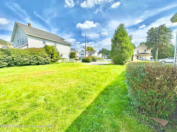3rd image of 148 Boulevard Ave