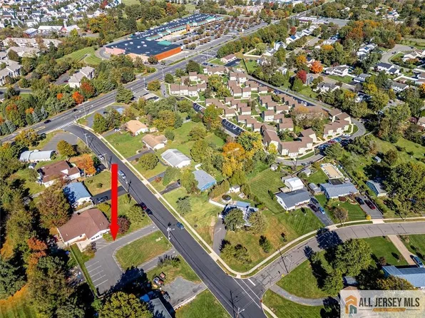 9 Stanworth Rd S, Kendall Park, NJ 08824