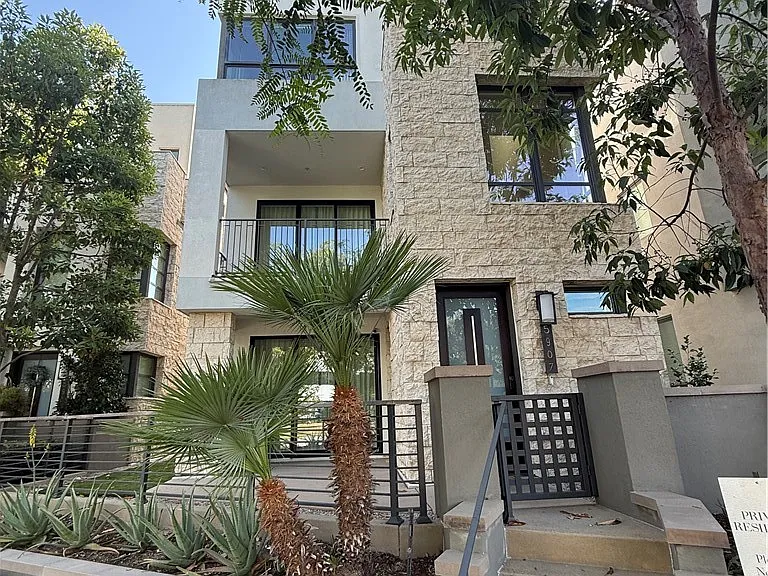 5907 S Westlawn Ave — Photo 1