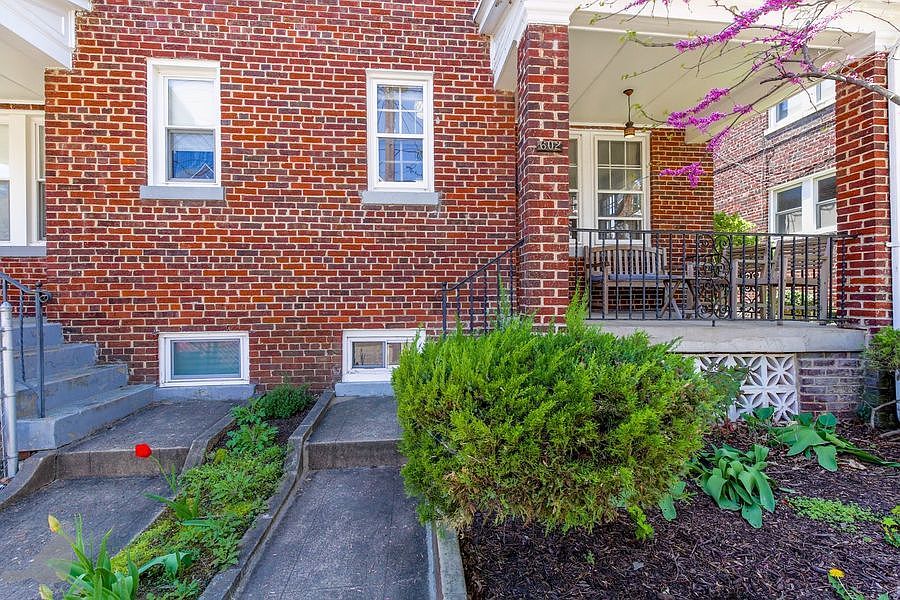 2nd image of 602 Powhatan Pl NW #2