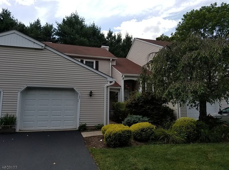 1st image of 137 Carriage Ln #137