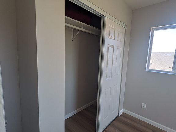 4th image of 8160 Oleander Ave
