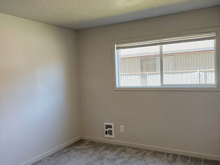 Willow Lake Apartments — Photo 27