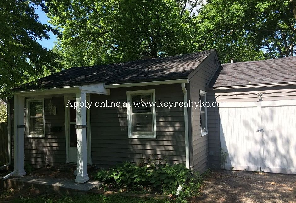 1st image of 426 N Grand Ave