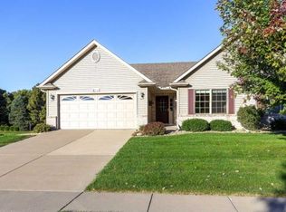 804 Hartz Ct, Leclaire, IA 52753
