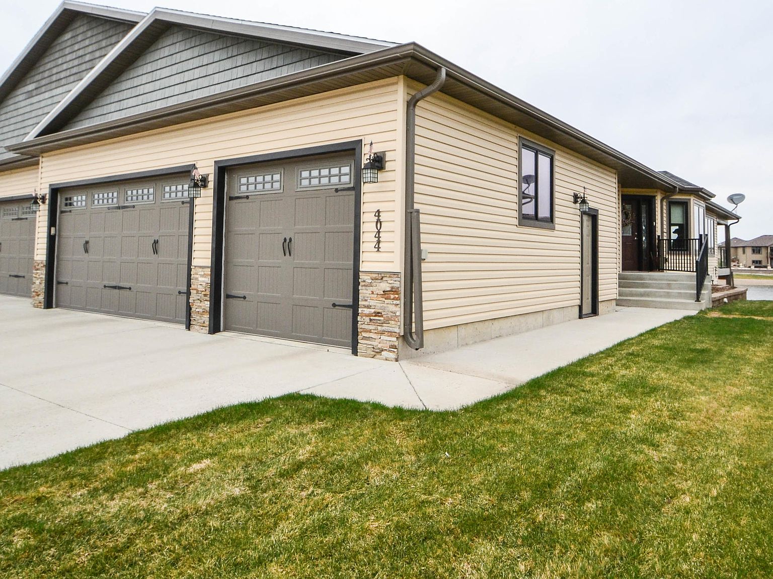 4044 Downing St, Bismarck, ND 58504 Zillow
