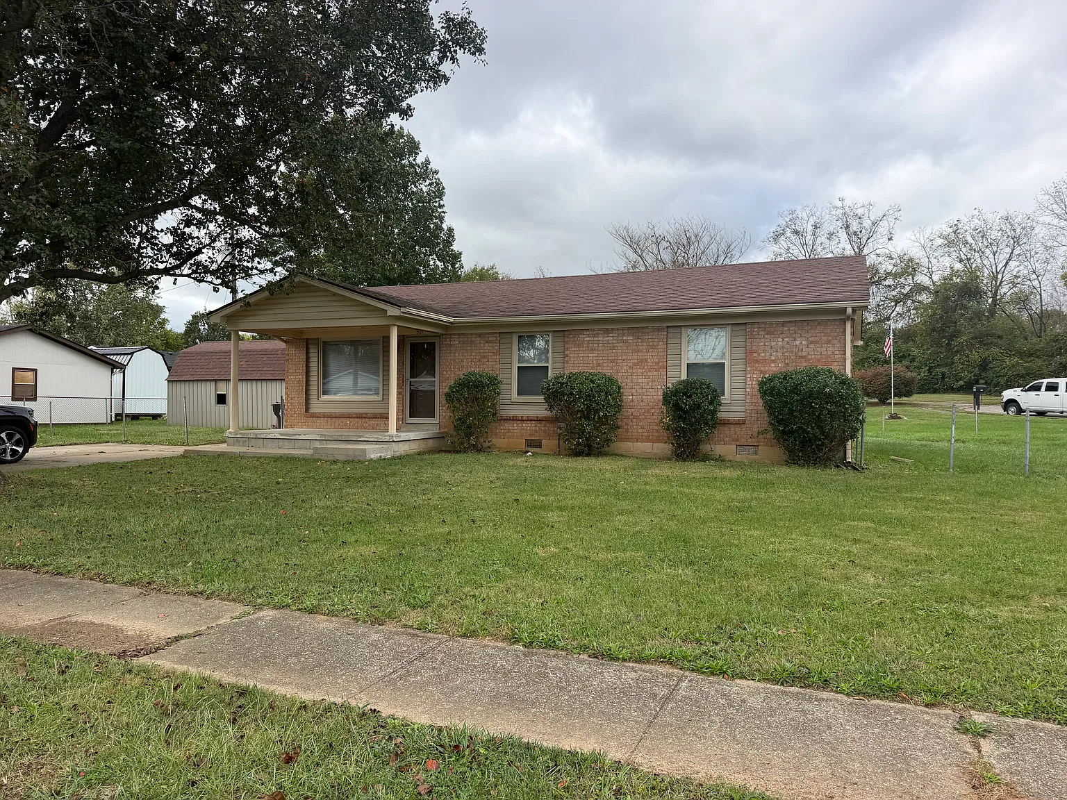 3 bed, 1100 sqft, $1,895 — Photo 2