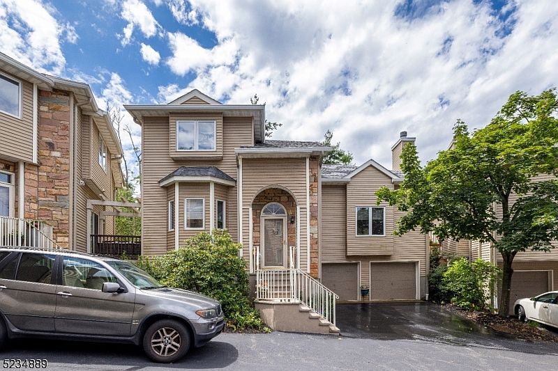 1st image of 92 Clarken Dr