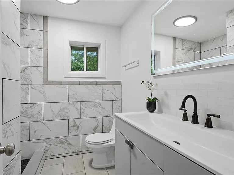 2209 Cherring Ln — Photo 10