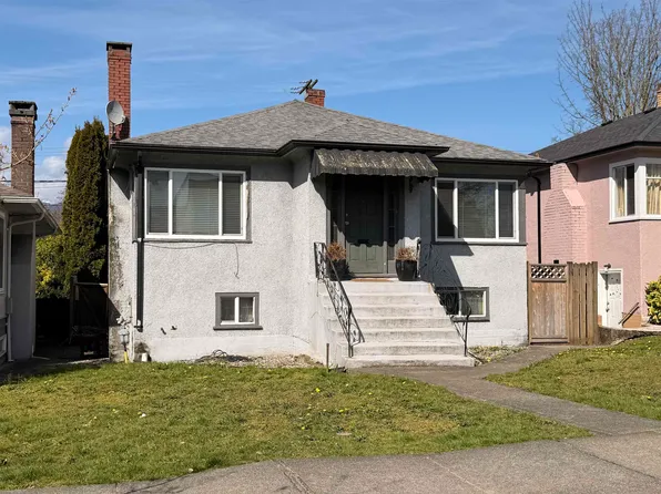 2349 E Pender St, Vancouver, BC V5L 1X7