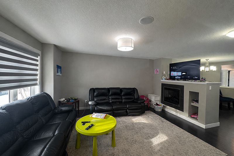 Fort Saskatchewan House for rent - 3 Bedrooms — photo 3