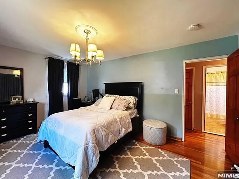 321 Maplewood Dr — Photo 11