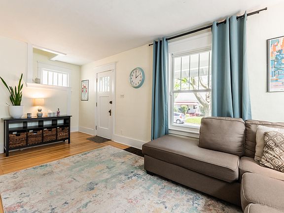 5th image of 807 N Magnolia Ave
