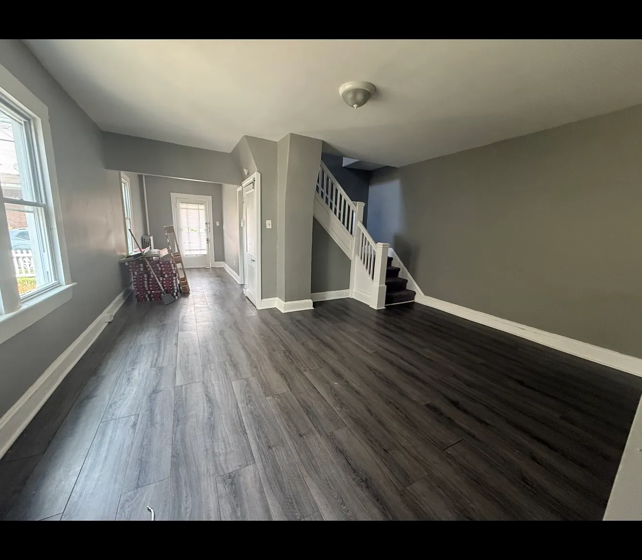 4 bed, $1,400 — Photo 1