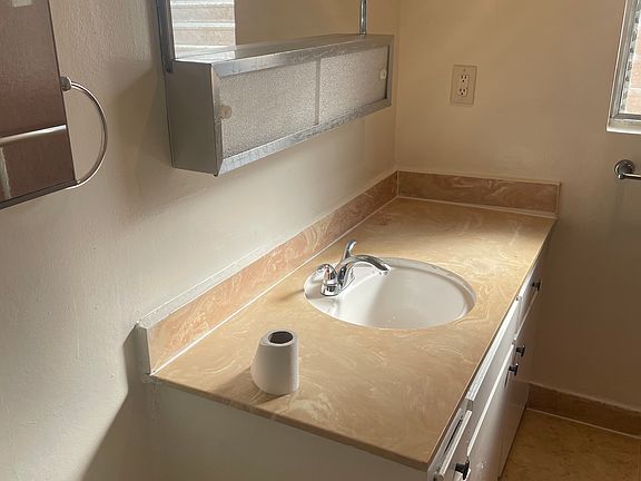 3rd image of 6320 Whitsett Ave #20