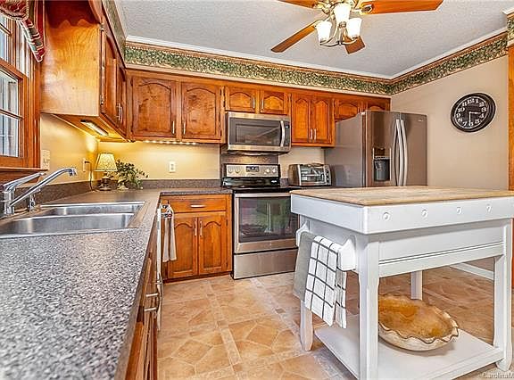 3rd image of 514 Brook Forest Dr