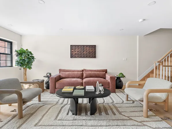 493 Hancock Street image 4 of 25