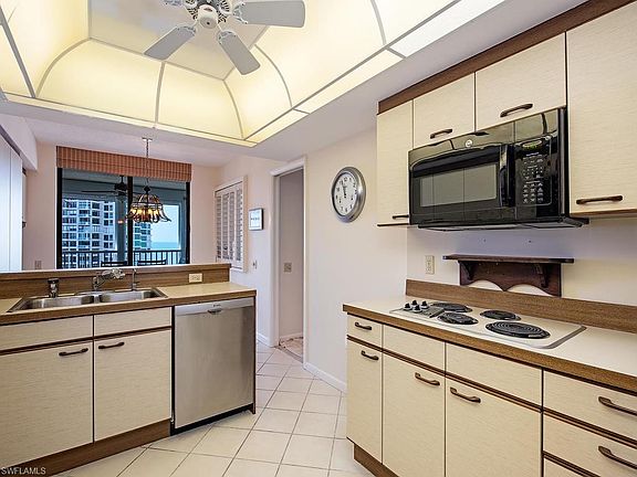 3rd image of 4401 Gulf Shore Blvd N Unit 1505
