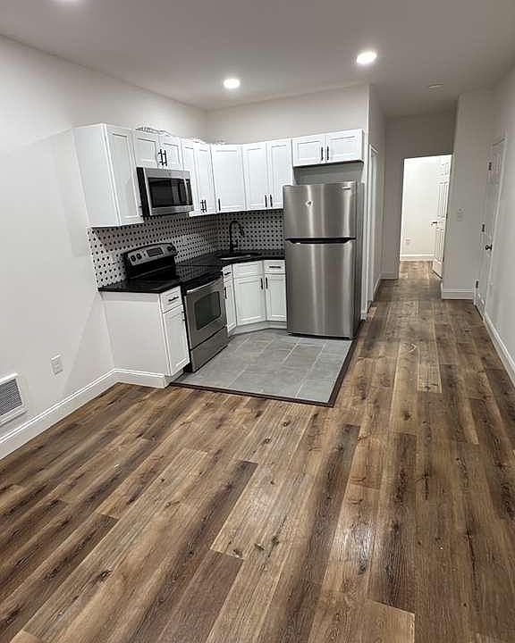 1st image of 729 W Erie Ave Floor 1