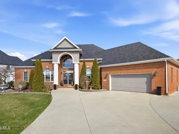 1338 Pine Valley Dr, Bowling Green, OH 43402