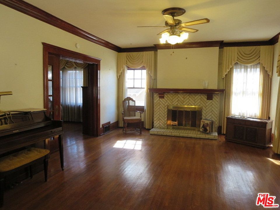 2nd image of 206 Robinson St
