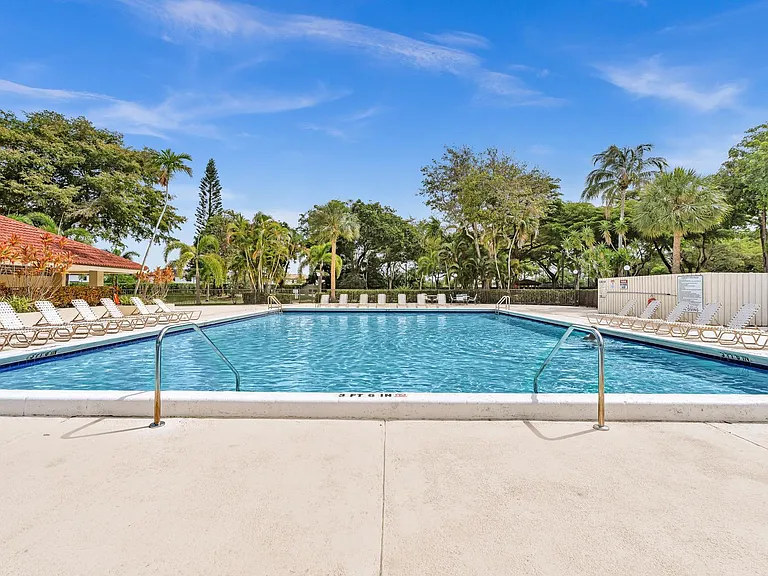 109 Lake Emerald Dr #108 — Photo 49